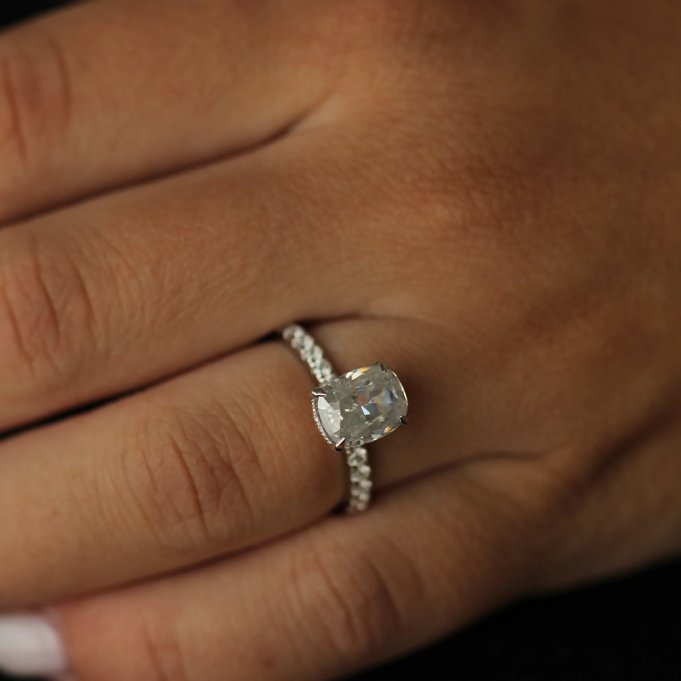 Alessandria 3 Ct Elongated Cushion Moissanite Ring - Image 3