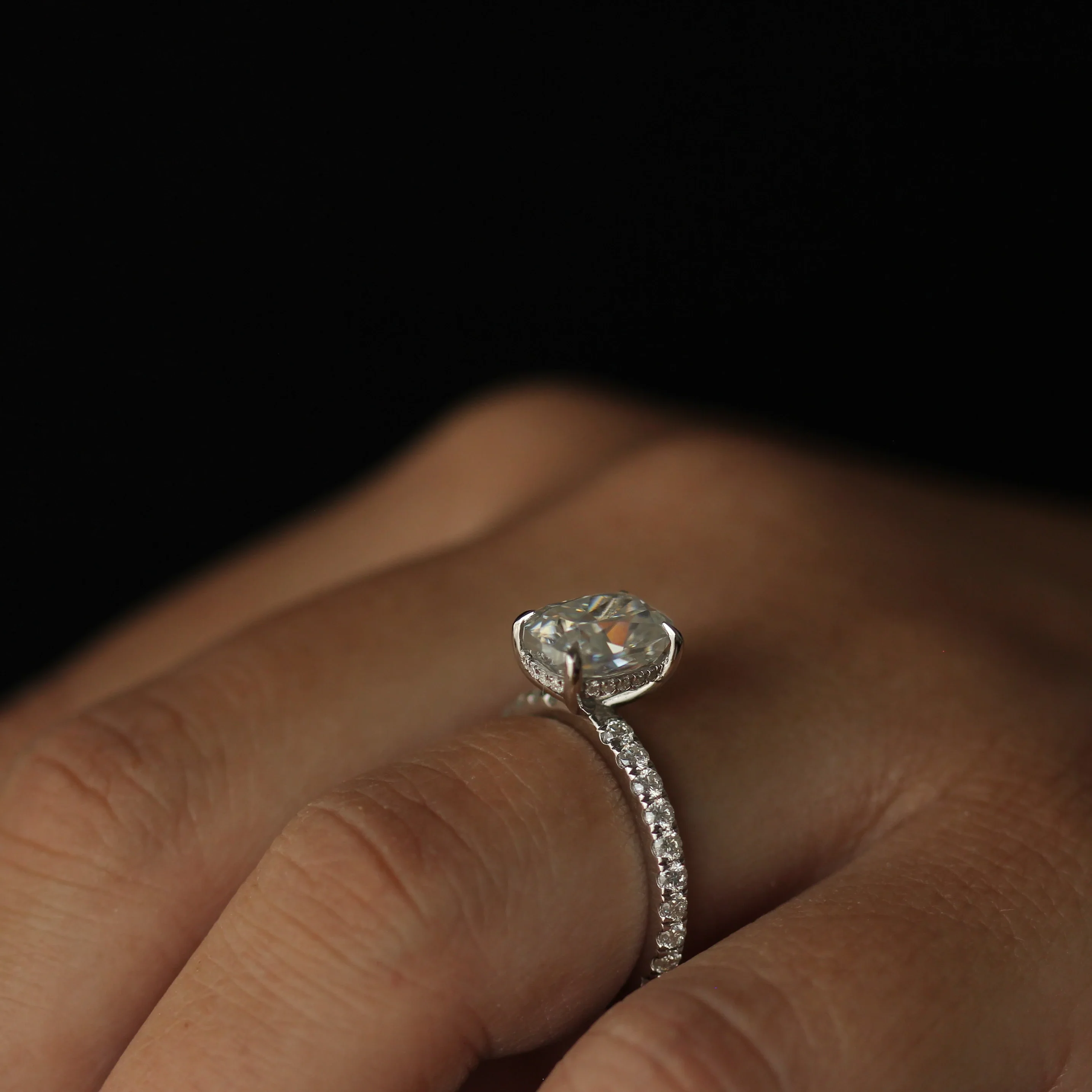 Alessandria 3 Ct Elongated Cushion Moissanite Ring - Image 4