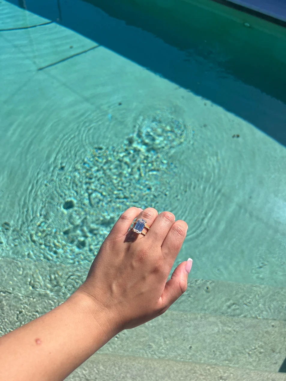 Carrara Emerald Gold Ring - Image 5