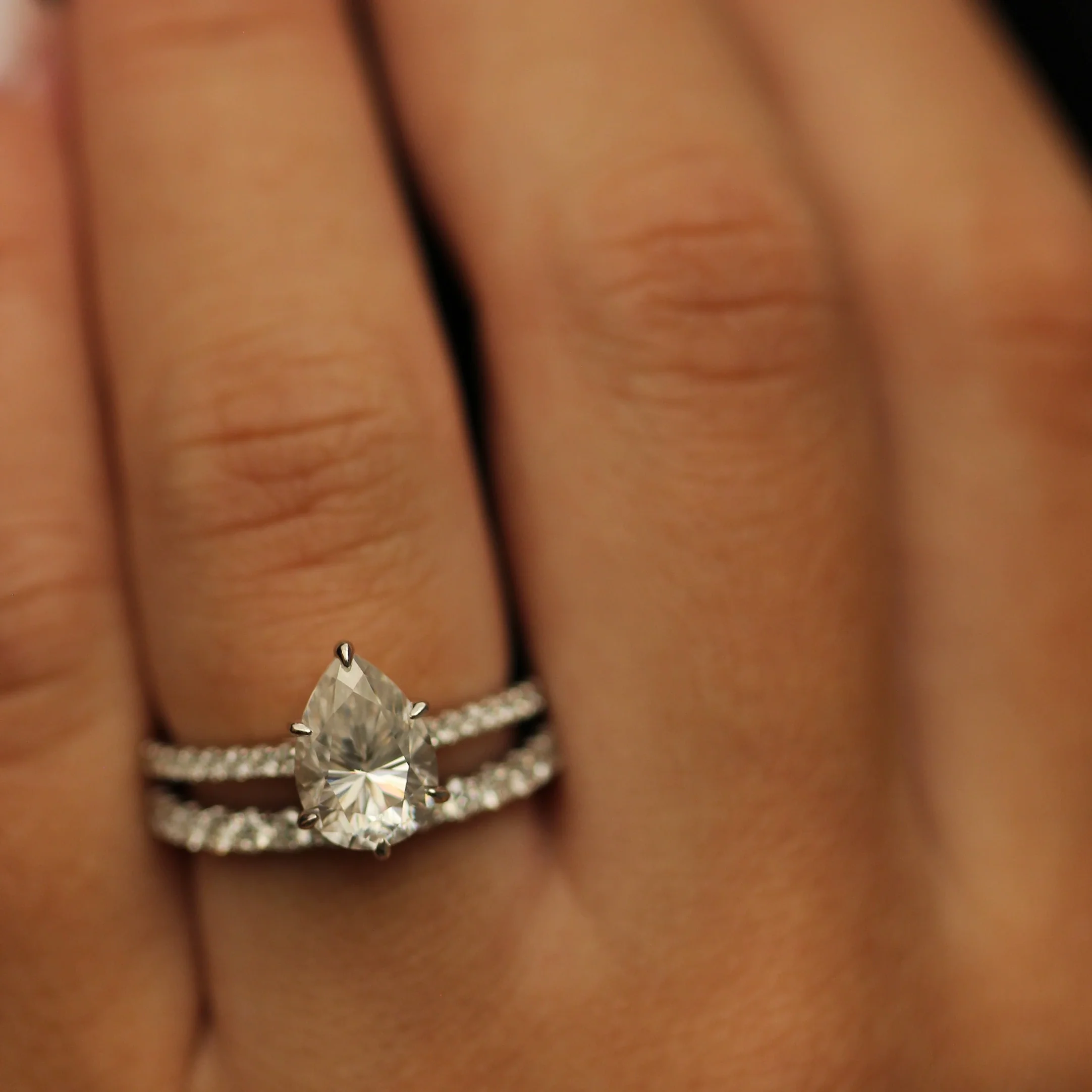 Cordoba 2 Ct Pear Moissanite Ring - Image 4