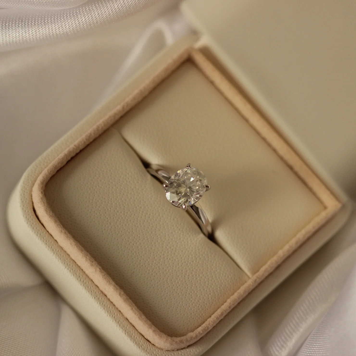 Geneva 1 Ct Oval Moissanite Ring - Image 9