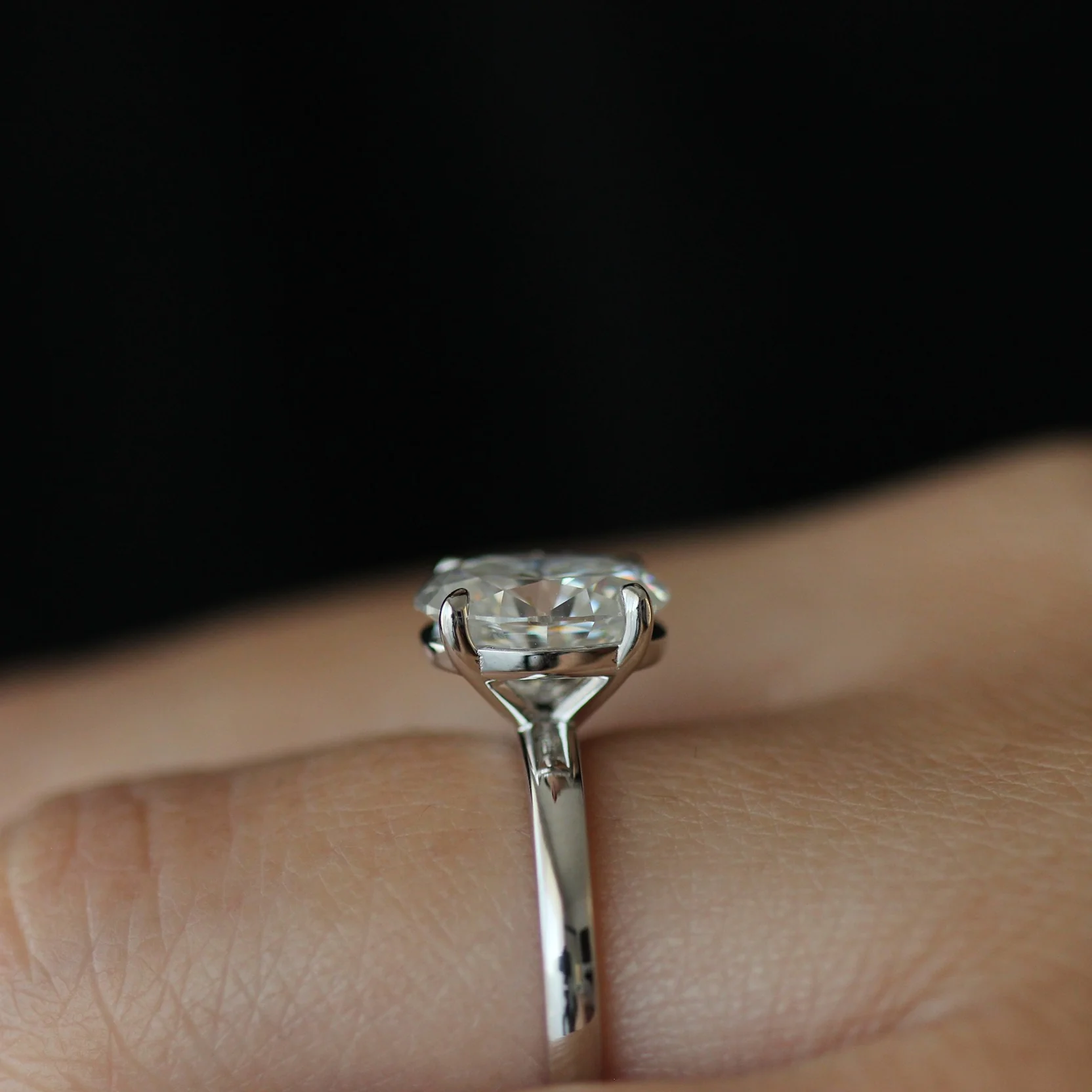 Geneva 2 Ct Oval Moissanite Ring - Image 10