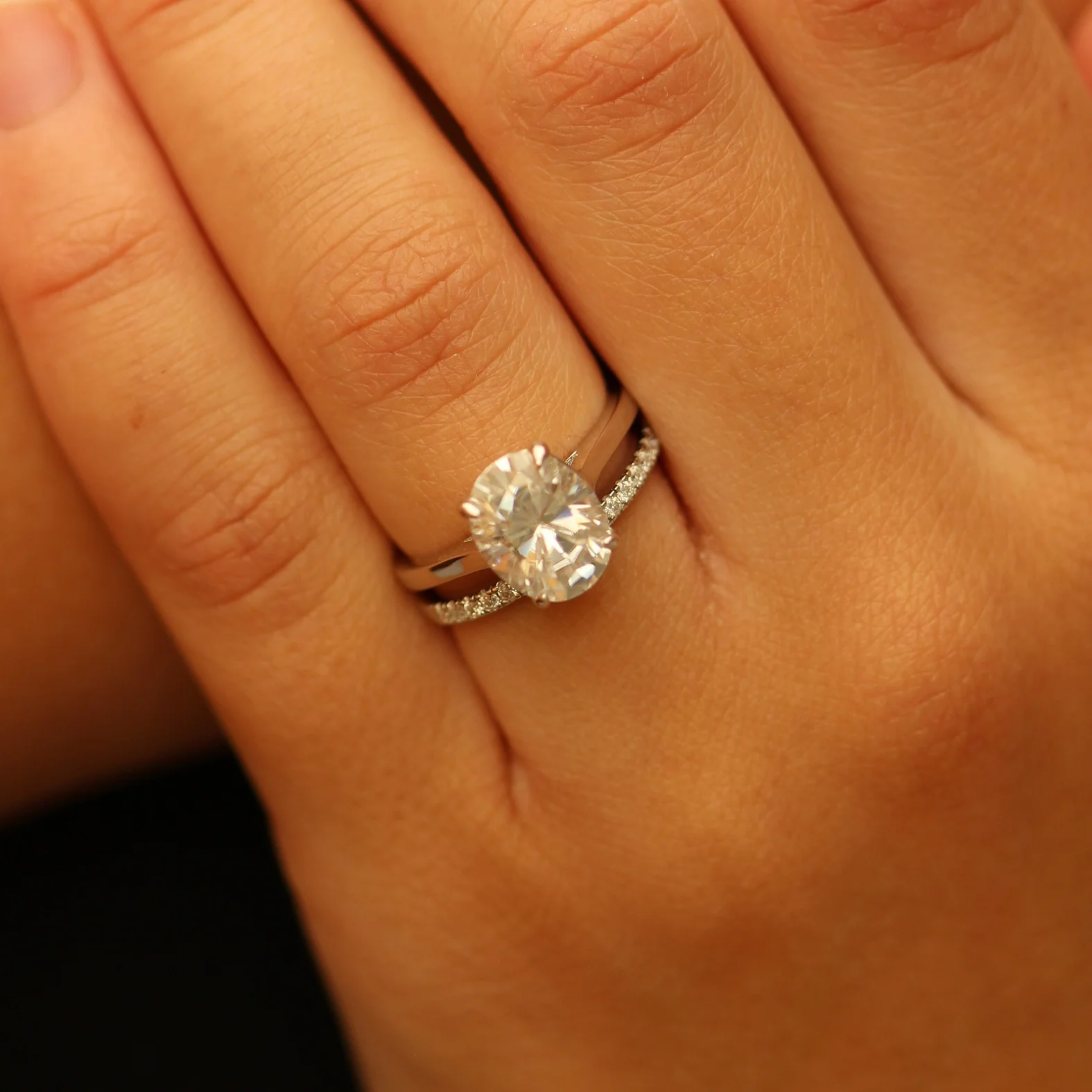 Barcelona Oval Moissanite Ring - Image 4