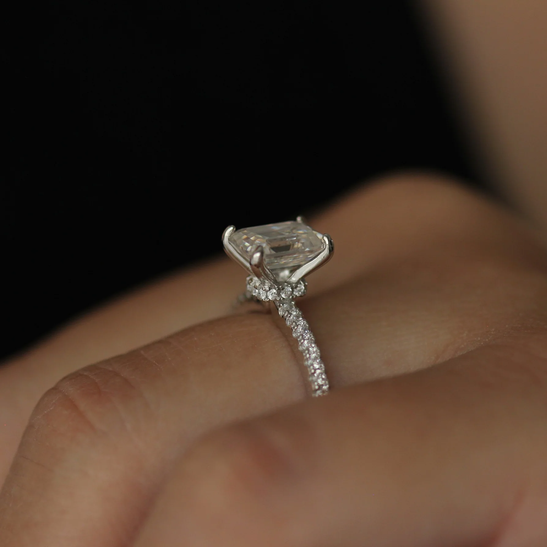 Seoul Emerald Moissanite Ring - Image 6