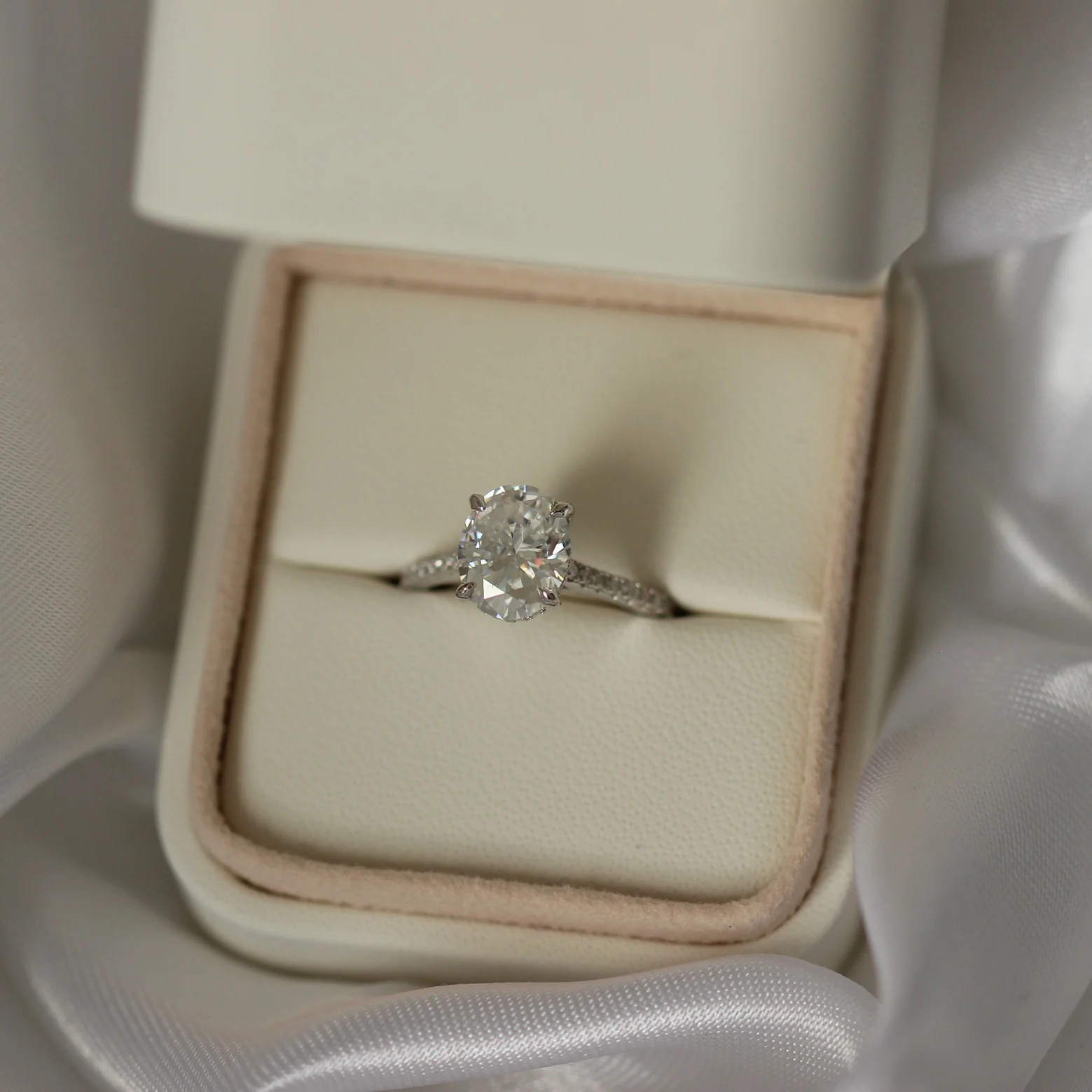 Siena 3 Ct Oval Moissanite Ring - Image 5